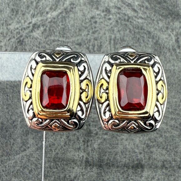 Vintage Costume Gold-Silver-Tone Red Rhinestone Clip On Earrings Unmarked 0.75" - Picture 2 of 10